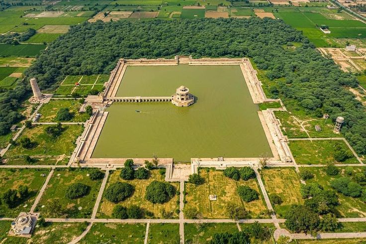 Hiran Minar Image 1